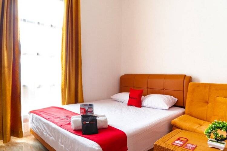 Reddoorz Near Cipinang Indah Mall