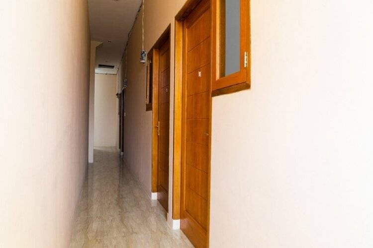 Reddoorz Near Cipinang Indah Mall