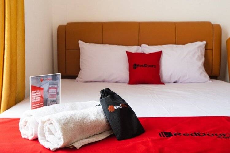 Reddoorz Near Cipinang Indah Mall