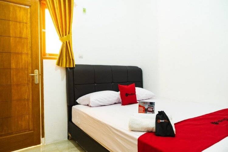 Reddoorz Near Cipinang Indah Mall