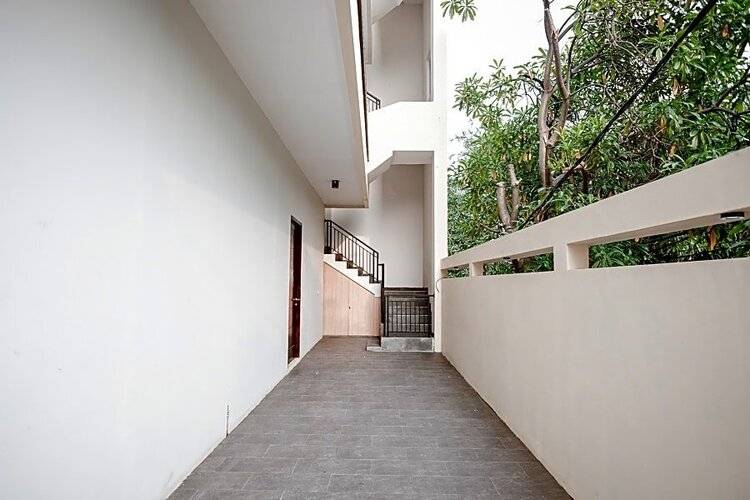 Reddoorz Near Taman Palem