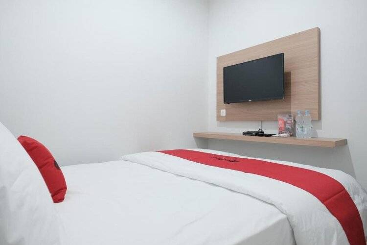Reddoorz Near Taman Palem