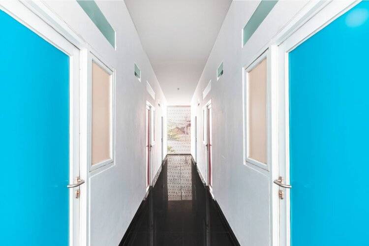 Super Oyo 2223 J&B Room Utan Kayu