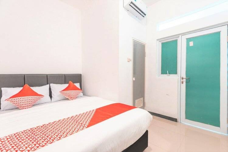 Super Oyo 2223 J&B Room Utan Kayu