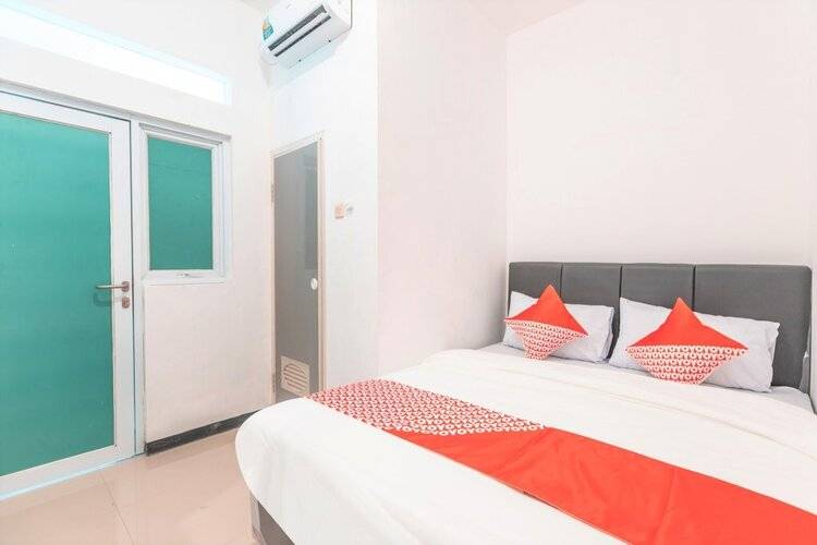 Super Oyo 2223 J&B Room Utan Kayu