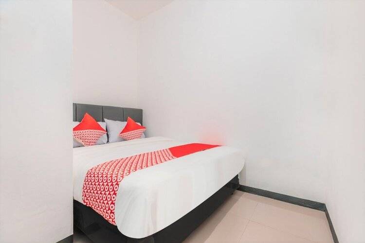 Super Oyo 2223 J&B Room Utan Kayu
