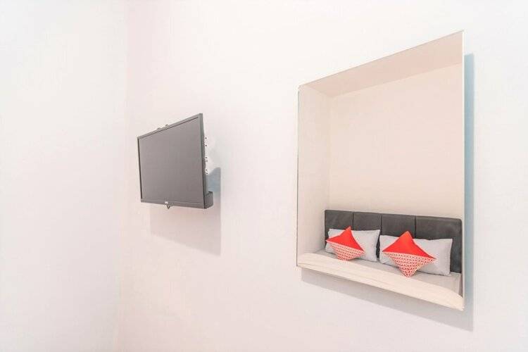 Super Oyo 2223 J&B Room Utan Kayu