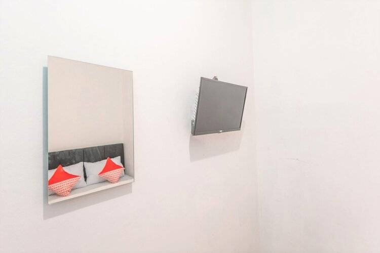 Super Oyo 2223 J&B Room Utan Kayu