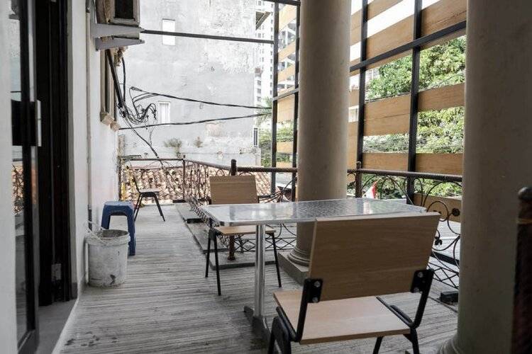 Reddoorz Plus Near Taman Anggrek Mall