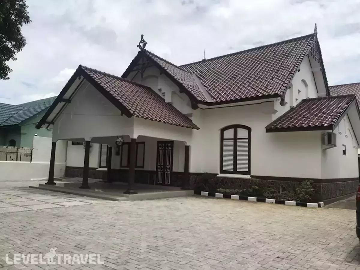 Oyo 92468 Roemah Djatinegara