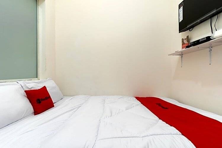 Reddoorz Plus Near Rs Royal Taruma Grogol