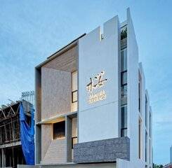 $item['hotel']['name']