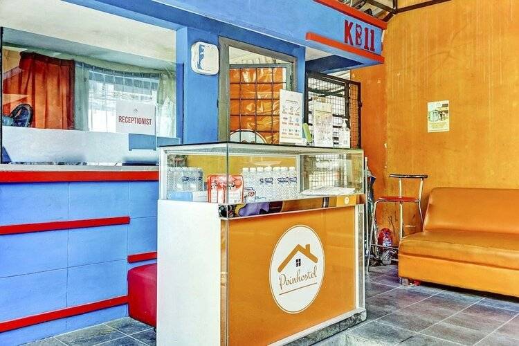 Super Oyo 90692 Point Hostel