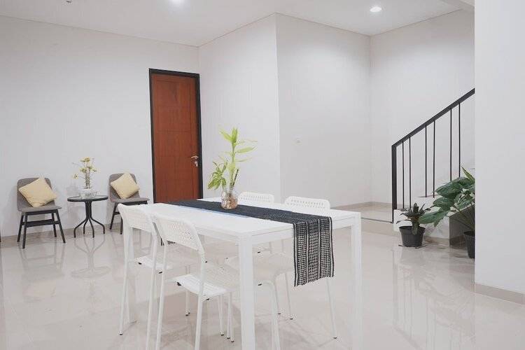 Urooms Panglima Polim