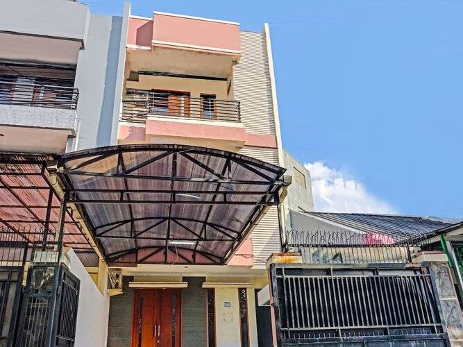 Super Oyo 91535 J&B Rooms Tomang