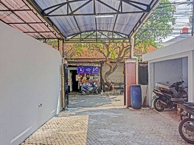 Super Oyo 91535 J&B Rooms Tomang