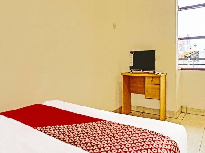 Super Oyo 91535 J&B Rooms Tomang