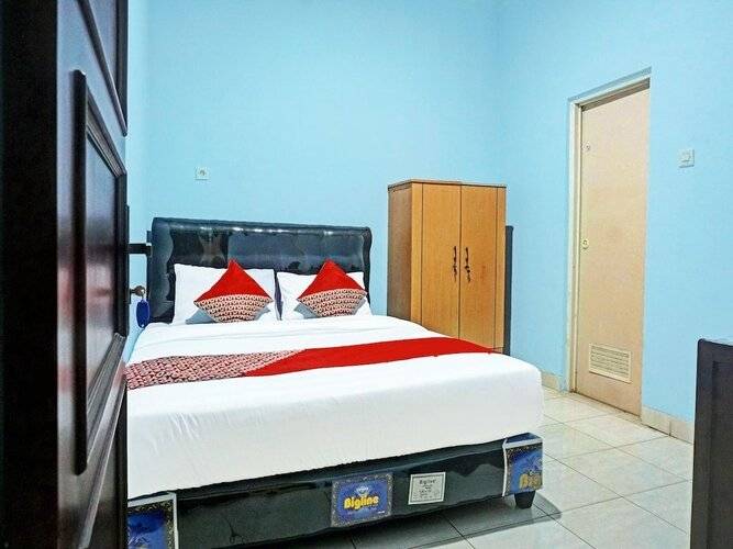 Super Oyo 91535 J&B Rooms Tomang