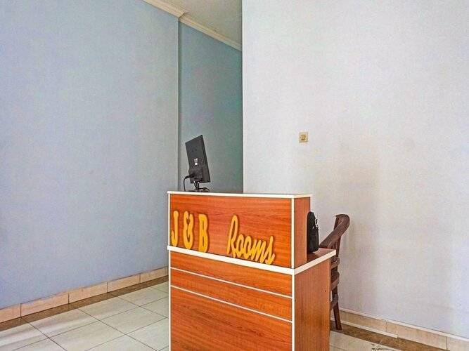 Super Oyo 91535 J&B Rooms Tomang