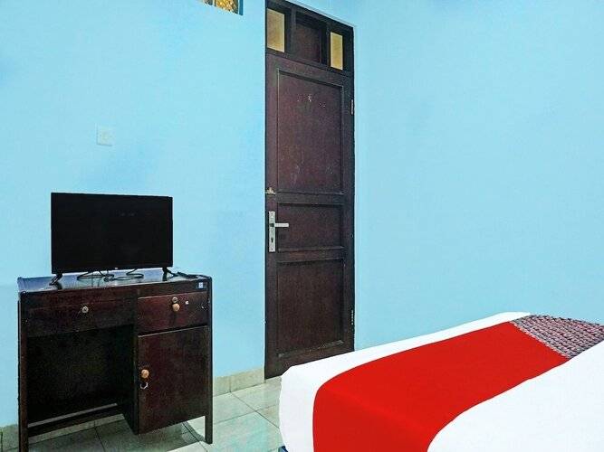 Super Oyo 91535 J&B Rooms Tomang