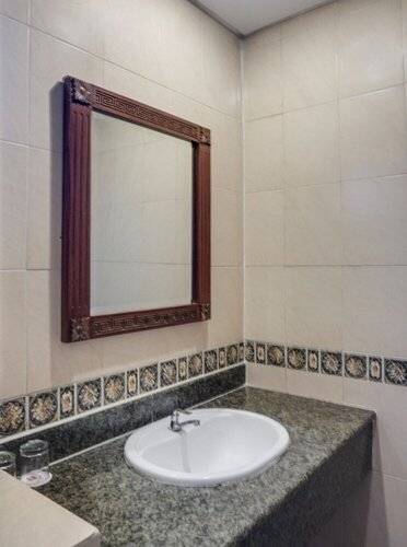 Super Oyo Townhouse Oak Bi Executive