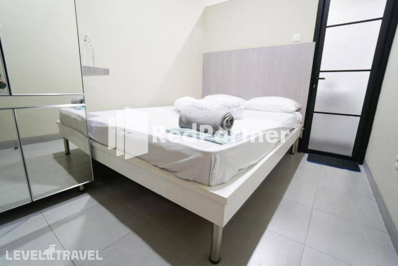 Отель Tomang Gelong Guest House Syariah Redpartner — Джакарта, Индонезия