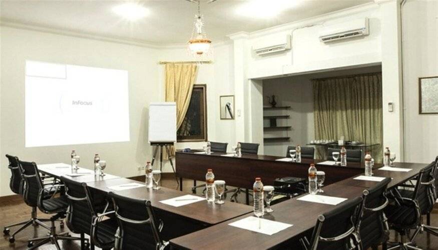 Arimbi Pejaten Suites
