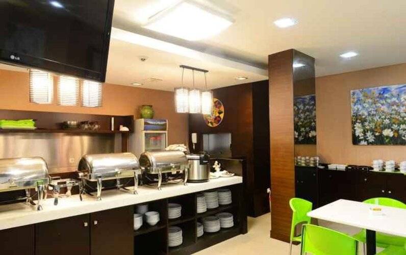Bamboo Inn Hotel & Cafe