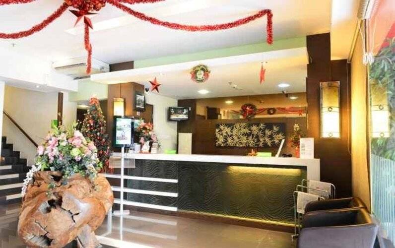 Bamboo Inn Hotel & Cafe