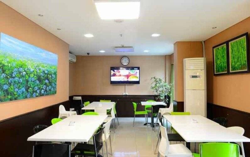 Bamboo Inn Hotel & Cafe