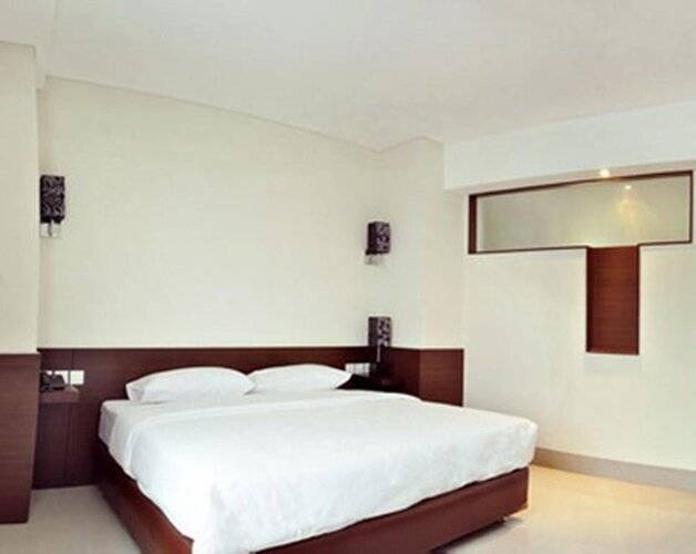 Bamboo Inn Hotel & Cafe