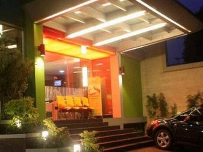 Bamboo Inn Hotel & Cafe