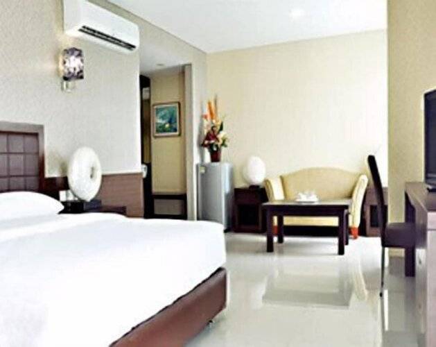 Bamboo Inn Hotel & Cafe