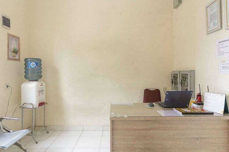 Reddoorz Plus Near Taman Rasuna Menteng