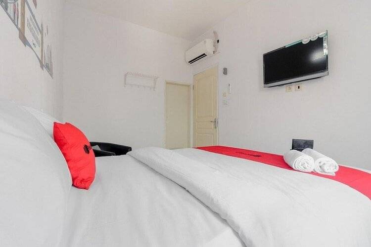 Reddoorz Plus Near Taman Rasuna Menteng
