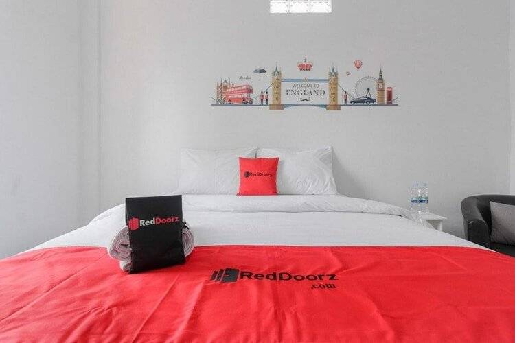 Reddoorz Plus Near Taman Rasuna Menteng