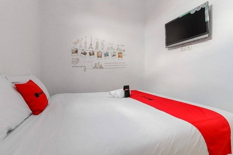 Reddoorz Plus Near Taman Rasuna Menteng