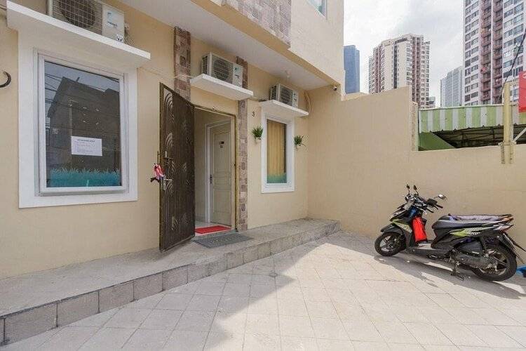 Reddoorz Plus Near Taman Rasuna Menteng
