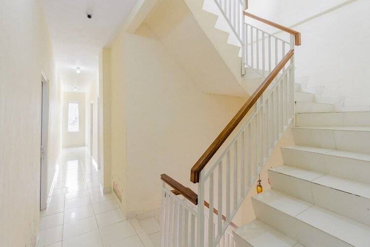 Reddoorz Plus Near Taman Rasuna Menteng