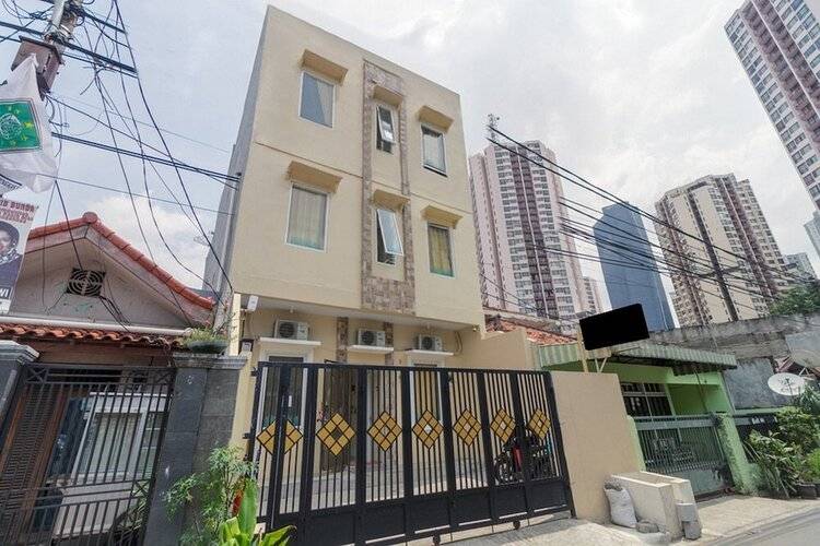 Reddoorz Plus Near Taman Rasuna Menteng