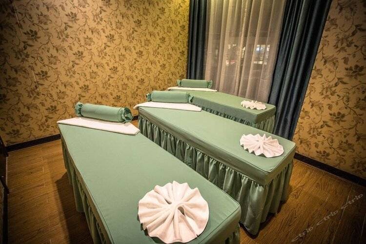 Shanghai Fuyue Hotel