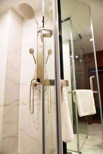 Shanghai Linyin Holiday Hotel