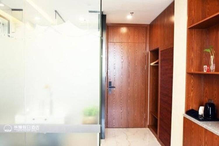 Shanghai Linyin Holiday Hotel