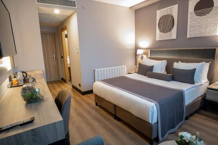 Mayi Hotel