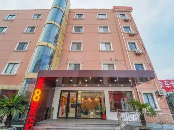 Super 8 Hotel