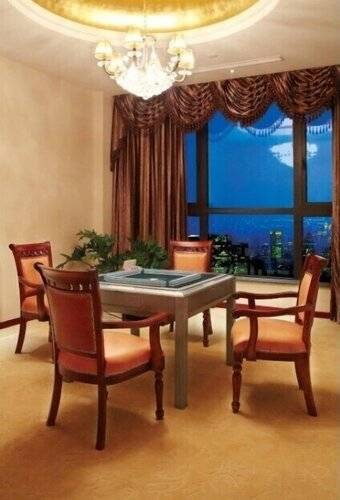 Shanghai Yuloon Hotel