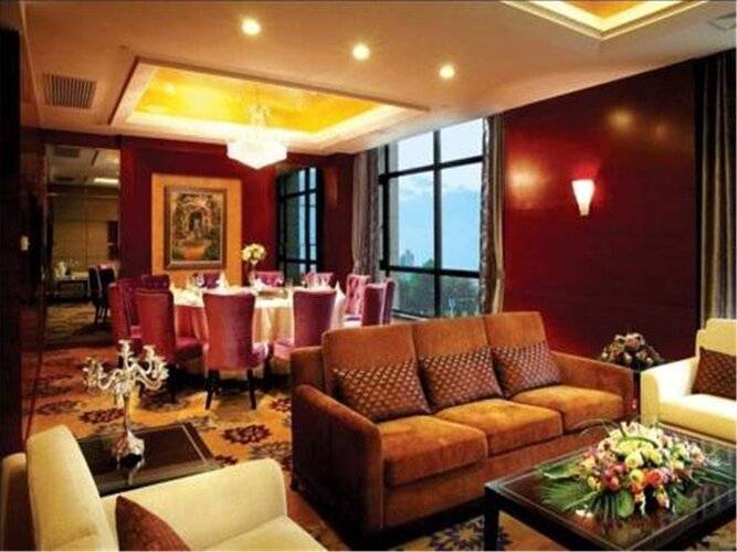 Shanghai Yuloon Hotel
