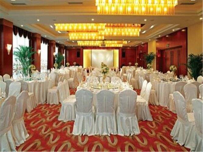 Shanghai Yuloon Hotel