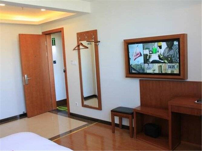 Vatica Shanghai International Tourist Resort Huaxia E Road Metro Station Hotel