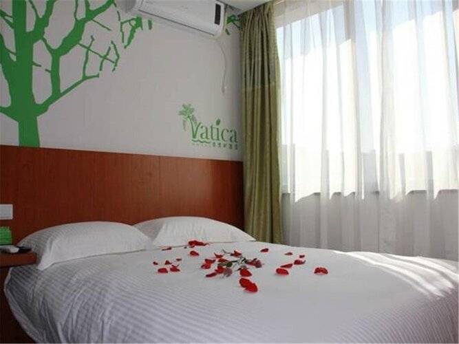 Vatica Shanghai International Tourist Resort Huaxia E Road Metro Station Hotel